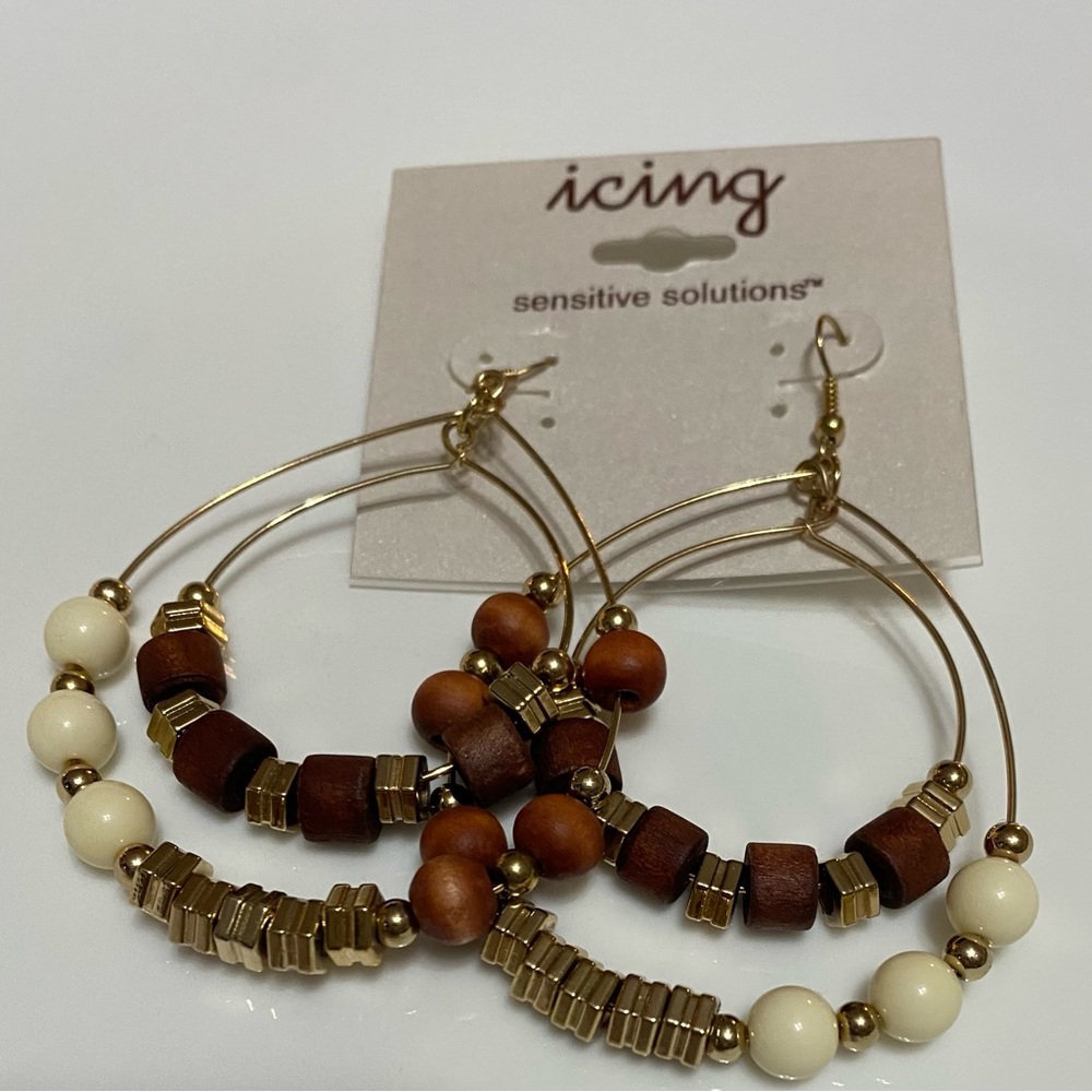 Beautiful lightweight fashion earrings